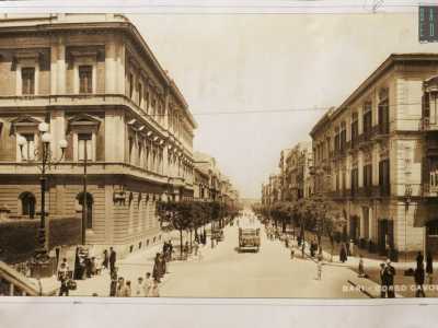 Affianco agli uffici sono appese alle pareti delle bellissime foto d�epoca...